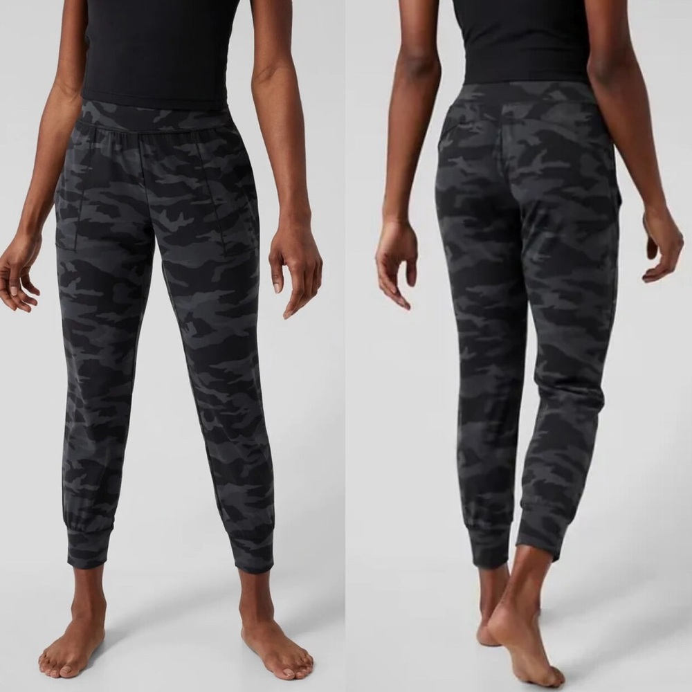 Athleta Salutation Camo Joggers
